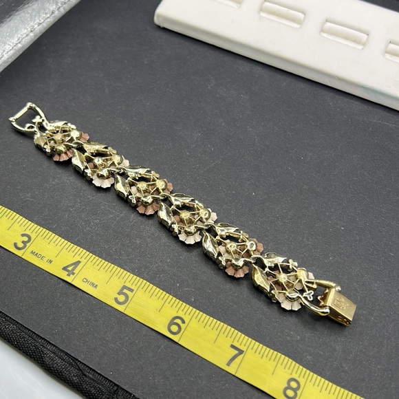 Vintage Coro Pegasus flower bracelet - Picture 5 of 6